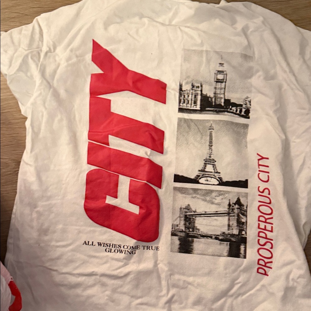 White Graphic T-Shirt with Red Print sz small